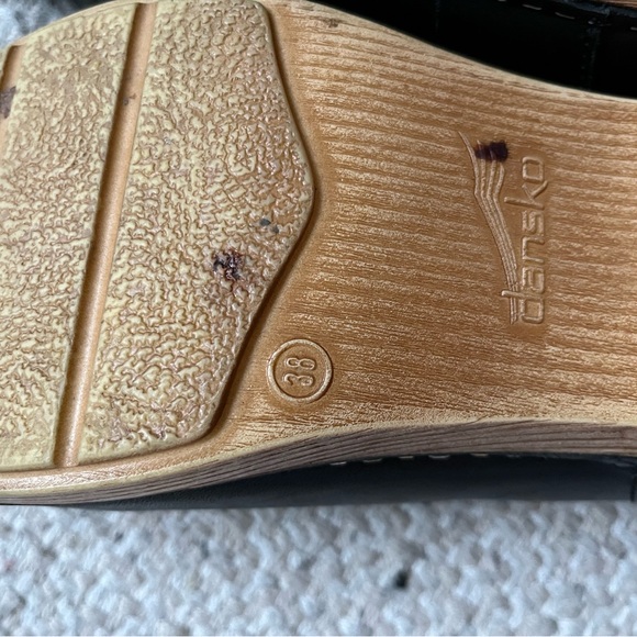 Dansko black leather clogs with tan sole - Picture 5 of 6